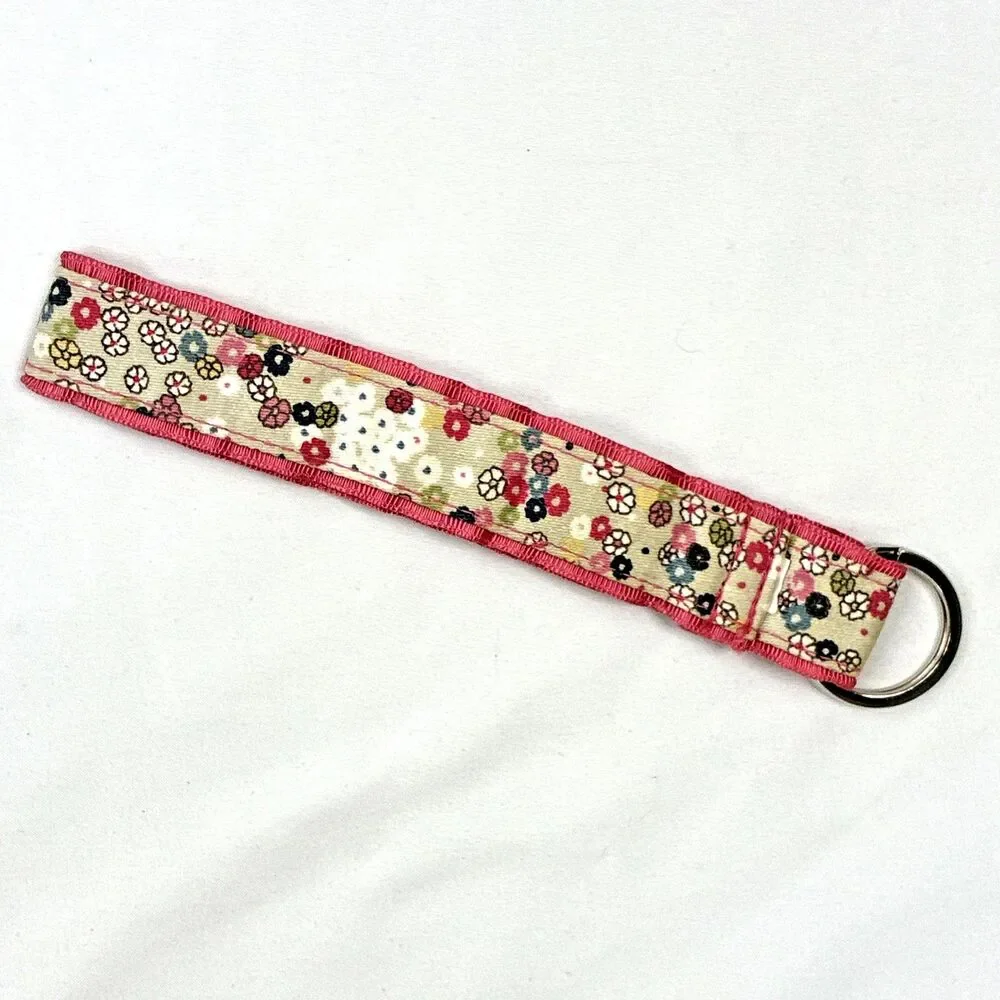 Thirty One 31 Hang It Up Key Fob Free Spirit Wristlet Keychain Pink Ditzy Floral